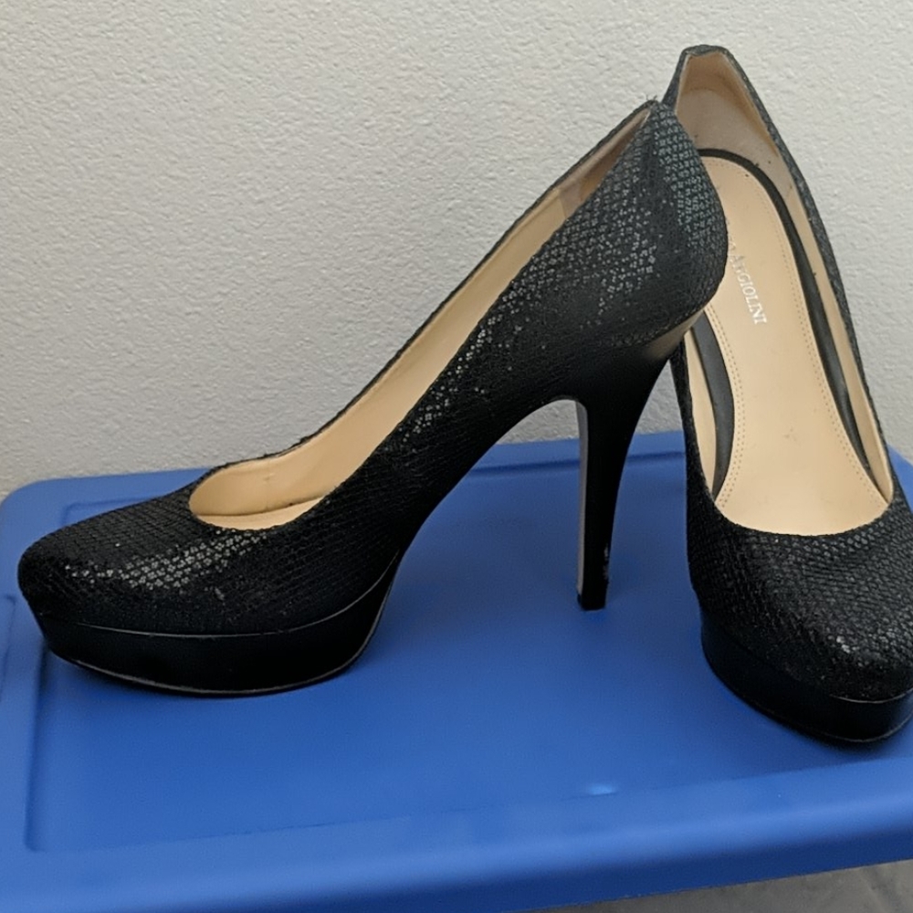 Glitzy platform pumps